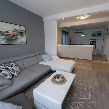 Maksan Apartment *